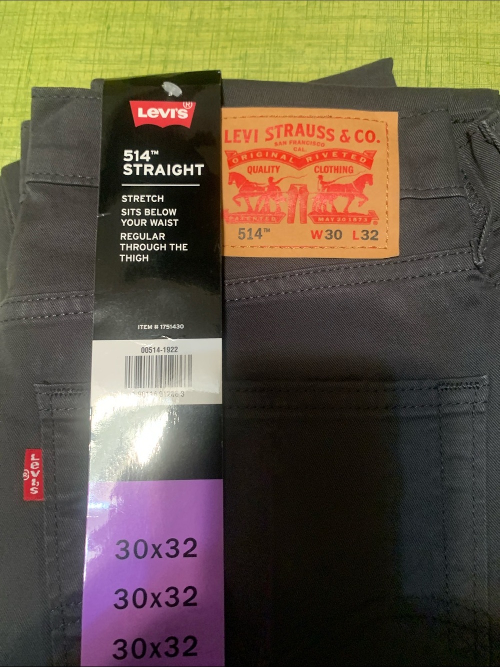 Levi's 514 Straight Men’s Jeans in Dark Gray with Tan Leather Patch